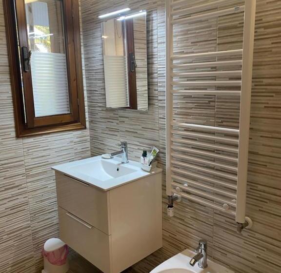 غرفة قياسية ثلاثية مطلة علي الحديقة, B&b Le Rose