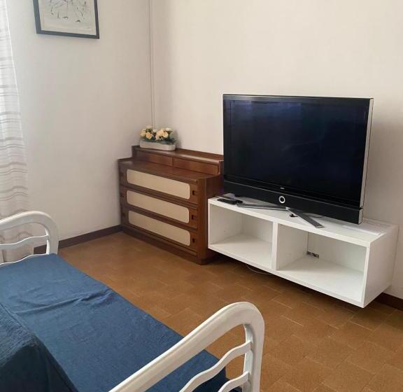 غرفة قياسية ثلاثية مطلة علي الحديقة, B&b Le Rose