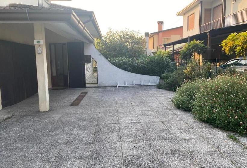 غرفة قياسية ثلاثية مطلة علي الحديقة, B&b Le Rose