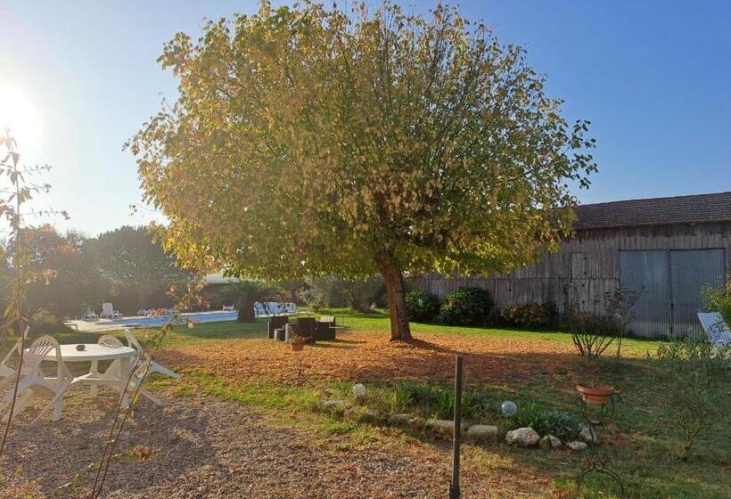 غرفة عائلية, La Garenne