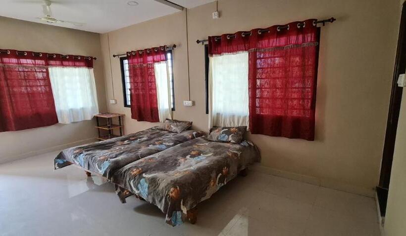 חדר דלוקס, Galaxy Residency