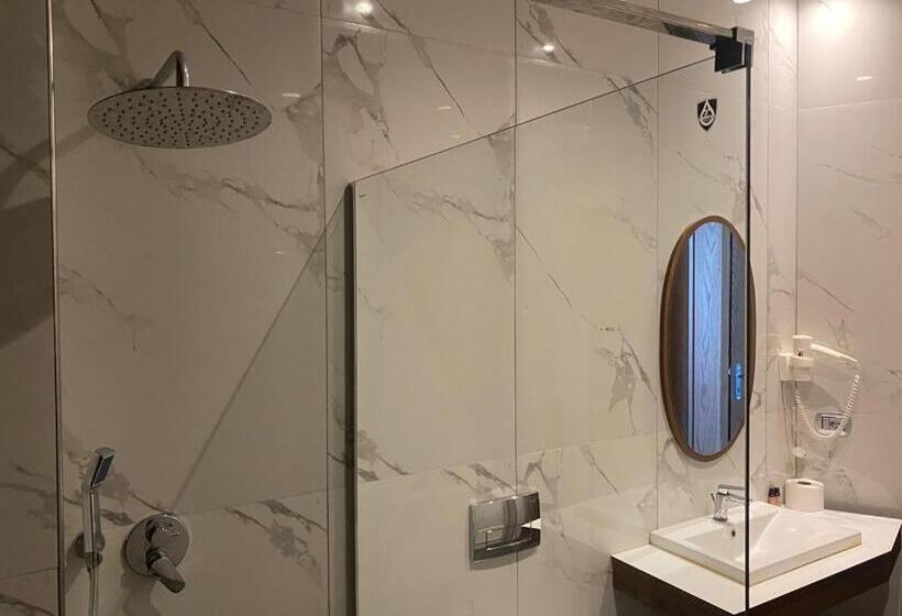 סוויטה עם מרפסת, Bolv