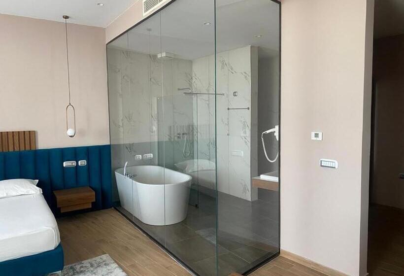 סוויטה עם מרפסת, Bolv