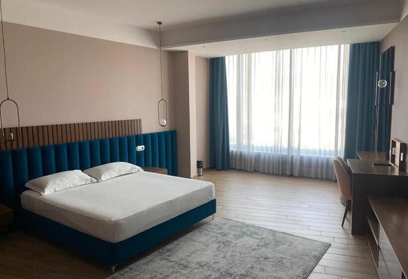 סוויטה עם מרפסת, Bolv