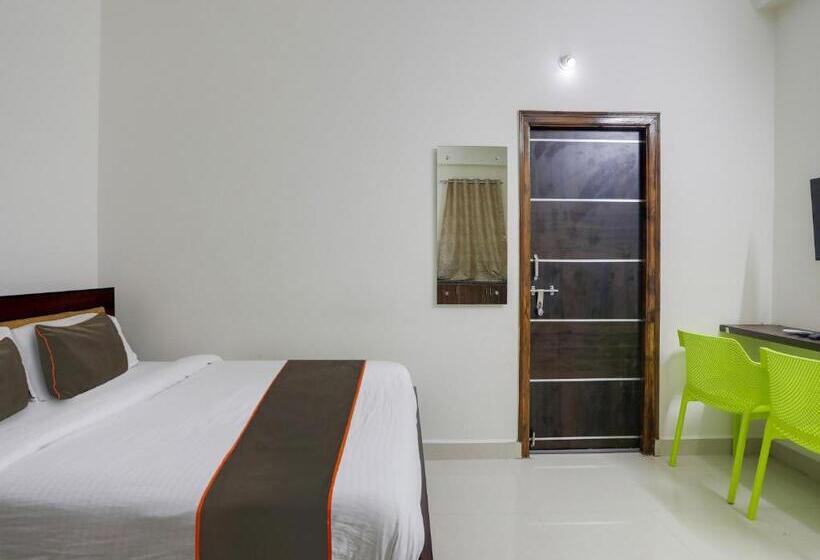 חדר קלאסי לשלושה, Collection O Svs Grand Guest House