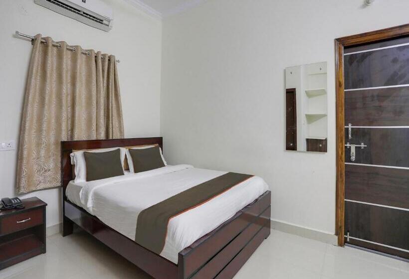 اتاق کلاسیک سه تخته, Collection O Svs Grand Guest House