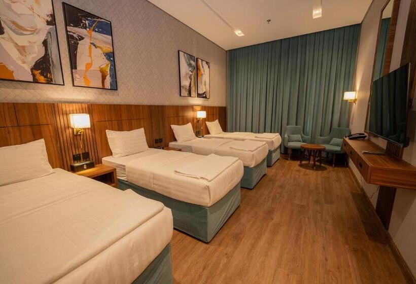 디럭스 트리플 룸, Elaf Qinwan