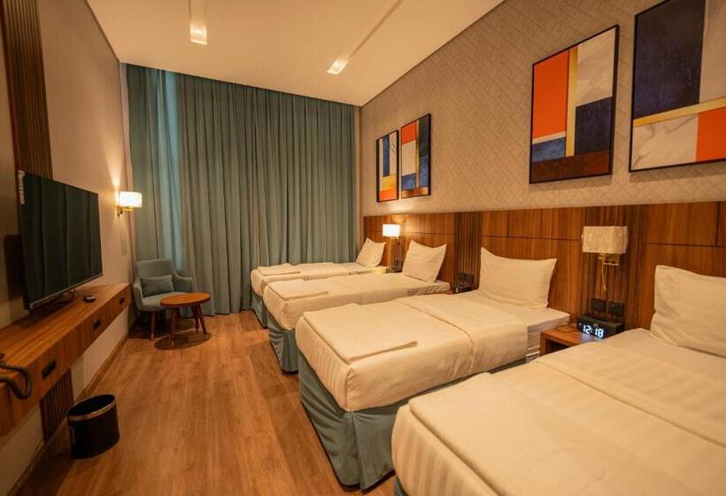 디럭스 트리플 룸, Elaf Qinwan