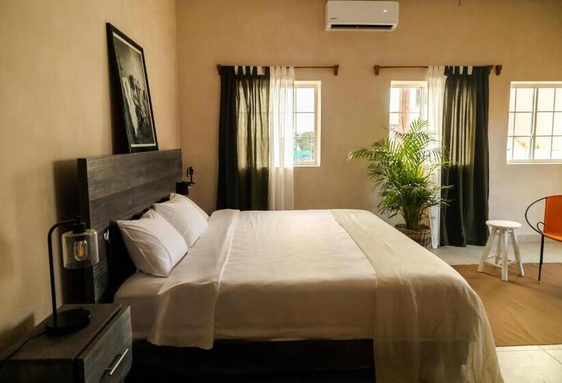 سوییت سوپریور, Gardenia Collective