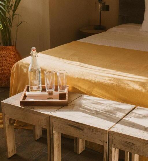 سوییت جونیور, Gardenia Collective