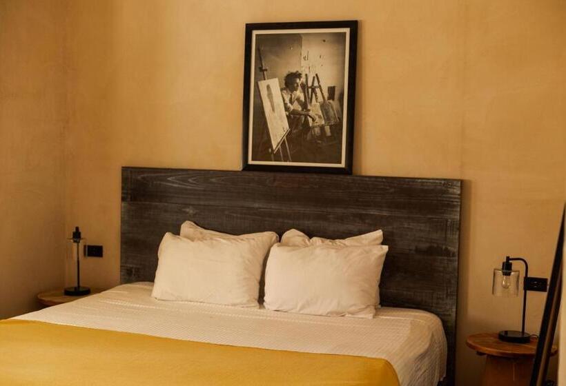 سوییت لوکس, Gardenia Collective