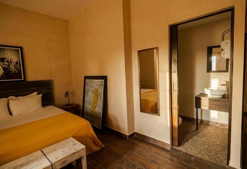 سوییت لوکس, Gardenia Collective