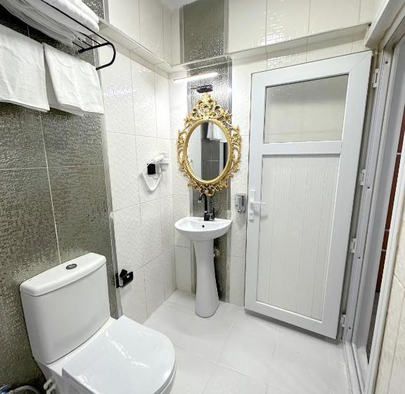 חדר סטנדרט לשלושה, Menesa