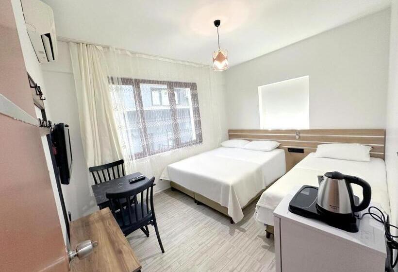 חדר סטנדרט לשלושה, Menesa