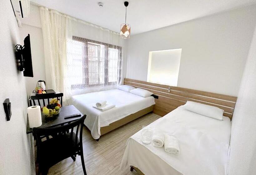 חדר סטנדרט לשלושה, Menesa