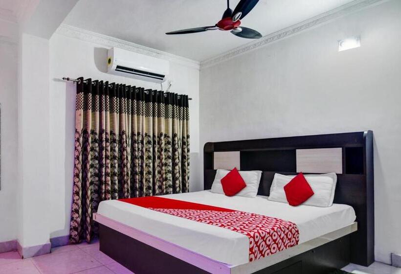 חדר קלאסי לשלושה, Super Oyo Aruna Banquet And Guest House