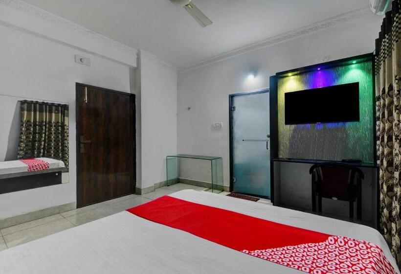 غرفة كلاسيكية ثلاثية, Super Oyo Aruna Banquet And Guest House