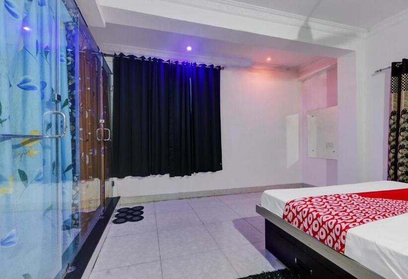 חדר קלאסי לשלושה, Super Oyo Aruna Banquet And Guest House