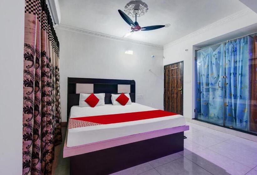 غرفة كلاسيكية ثلاثية, Super Oyo Aruna Banquet And Guest House