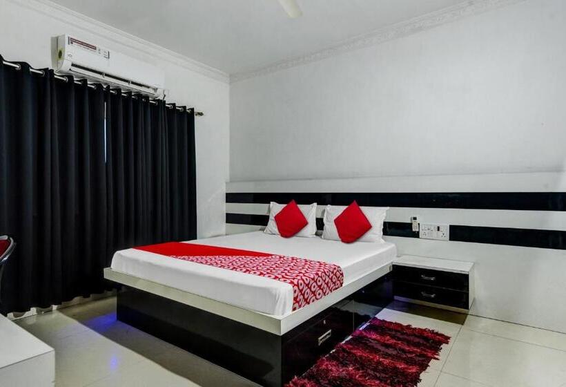 غرفة كلاسيكية ثلاثية, Super Oyo Aruna Banquet And Guest House