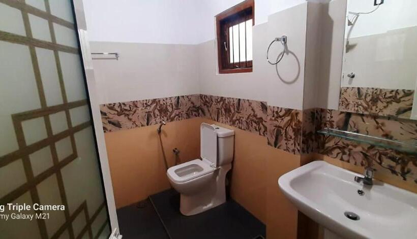 اتاق استاندارد, Dhanuth Guest House