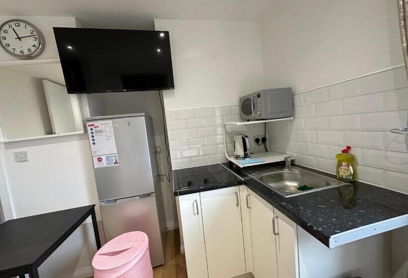 Студия Deluxe, Keedonwood Road Bromley, Rooms With Free Wifi