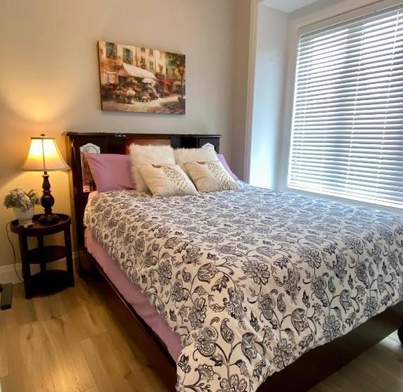 غرفة قياسية مزوَّدة بشُرفة, Sweet Home