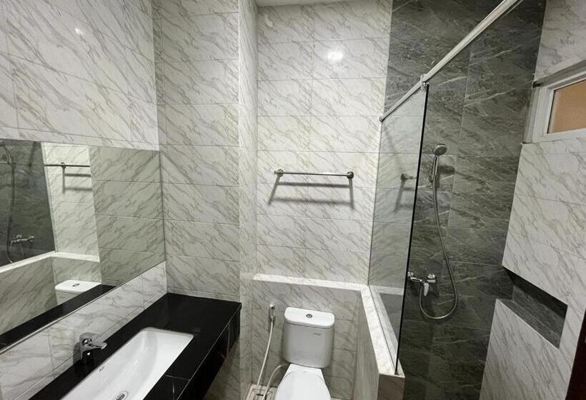 디럭스 룸 킹사이즈 침대, T Hotel Kualanamu