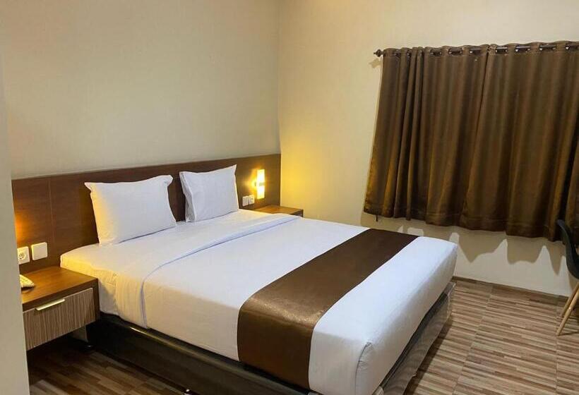 اتاق سوپریور با تخت بزرگ, T Hotel Kualanamu