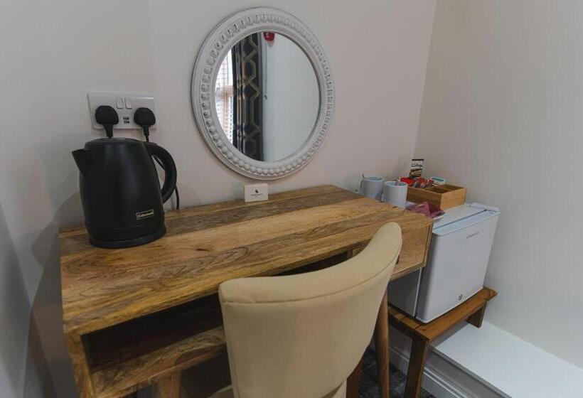 Номер Стандарт, Eyre Arms