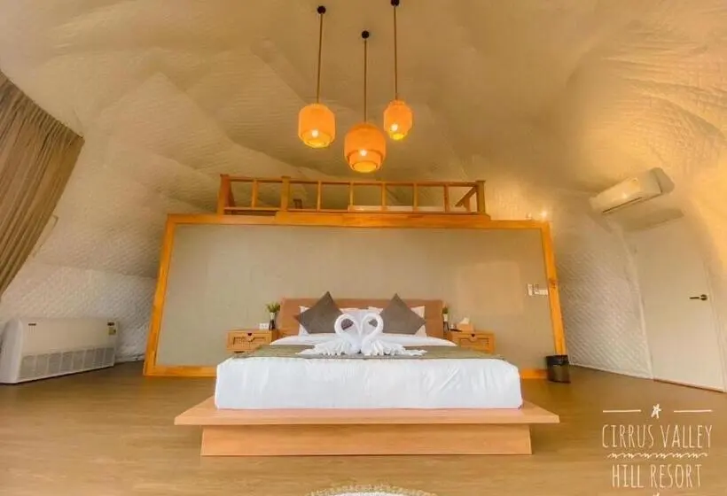 Perhehuone, Cirrus Valley Hill Resort