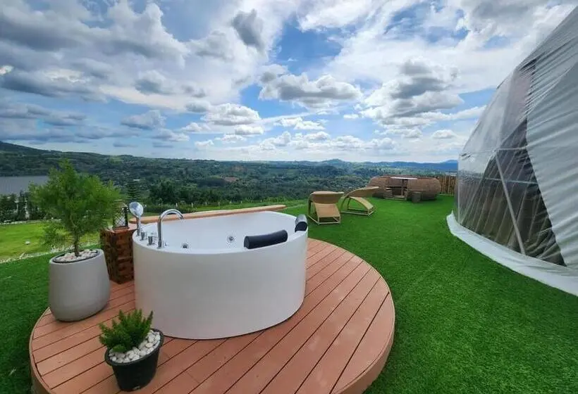 Perhehuone, Cirrus Valley Hill Resort