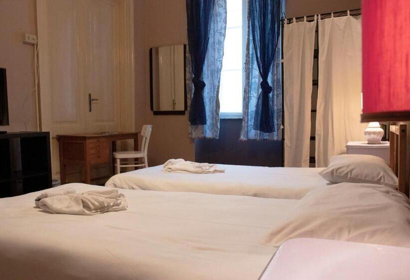 اتاق استاندارد با سرویس بهداشتی مشترک, Hostel Trieste