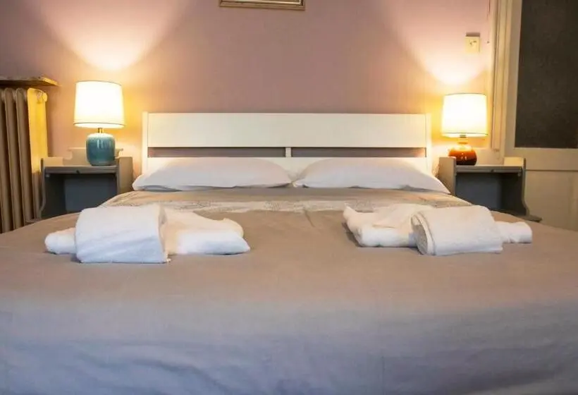 Economy-Vierbettzimmer mit Gemeinschaftsbad, Hostel Trieste