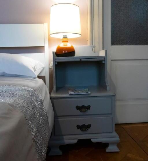 اتاق چهار تخته با دستشویی مشترک, Hostel Trieste