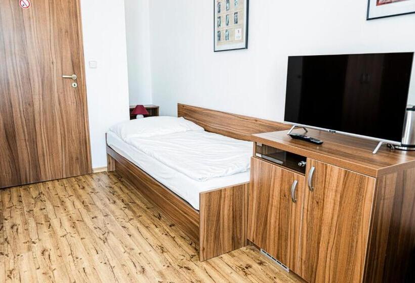 اتاق استاندارد سه نفره, Penzion černý Sklep