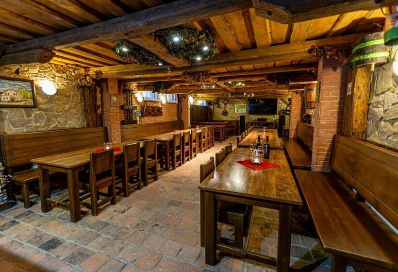 استودیوی استاندارد, Penzion černý Sklep