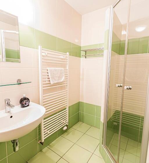 استودیوی استاندارد, Penzion černý Sklep