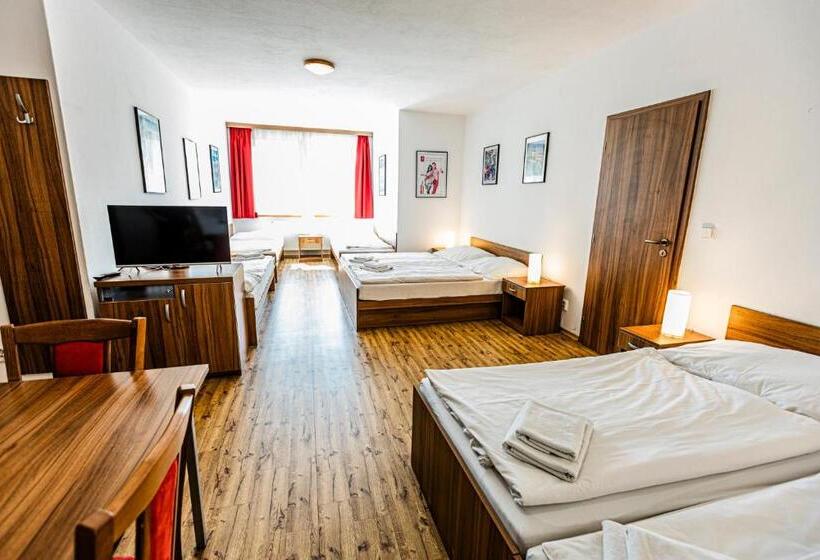 استودیوی استاندارد, Penzion černý Sklep