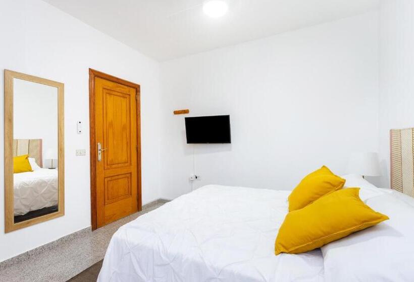 اتاق لوکس, Eden Rentals 105 Surfy Stylish Bed&coffee Room
