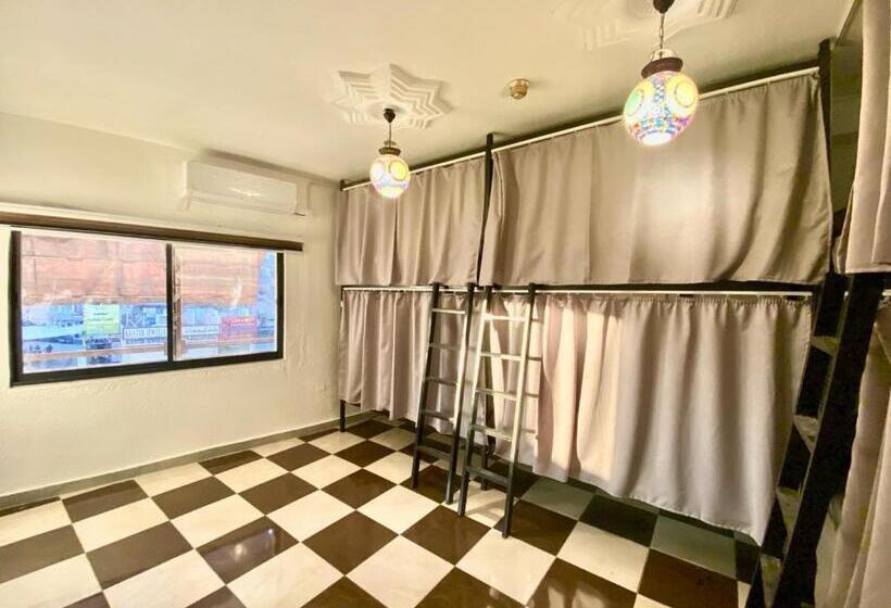 تختخواب در اتاق مشترک, Friends Oasis