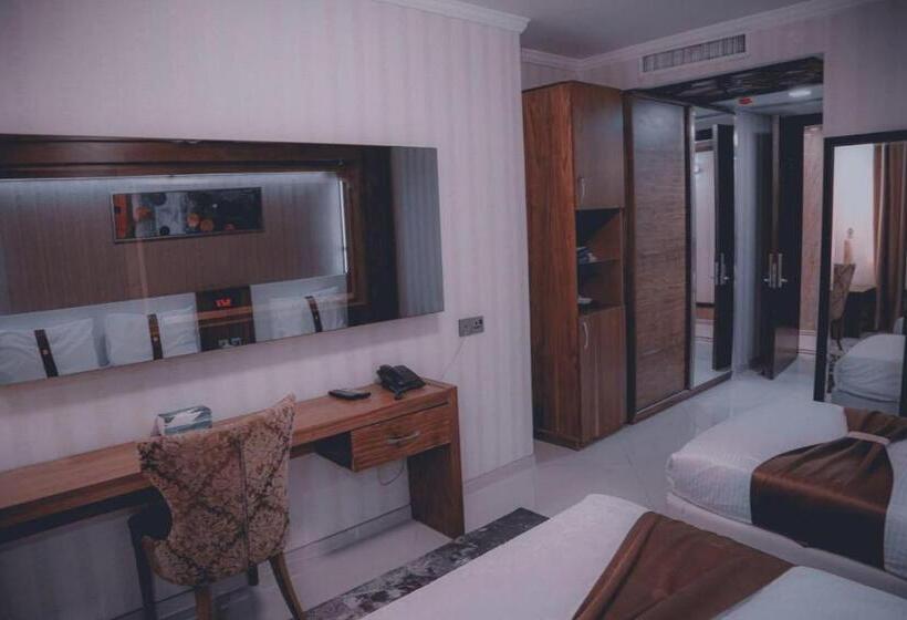 اتاق اکونومی یک تخته, Khawarnaq Palace