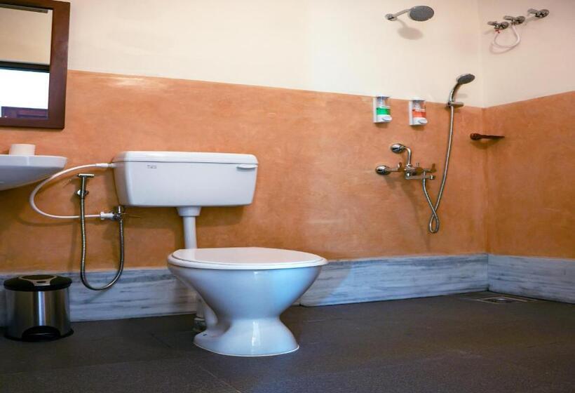 클래식 룸 킹 침대, Mango Hill La Serene Puducherry