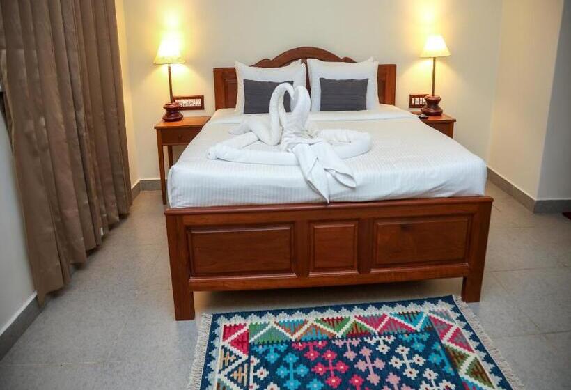 클래식 룸 킹 침대, Mango Hill La Serene Puducherry