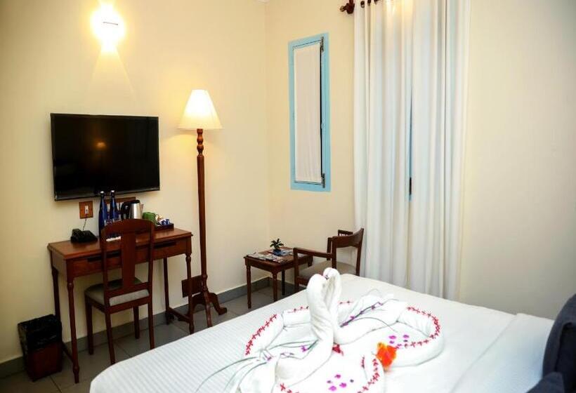 클래식 룸 킹 침대, Mango Hill La Serene Puducherry