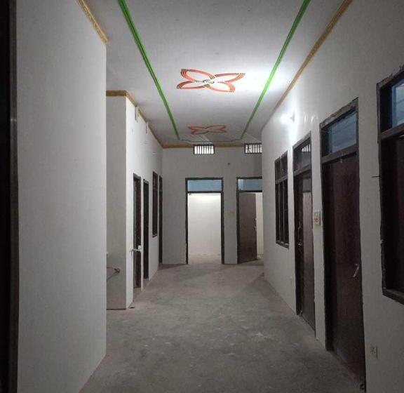 اتاق کلاسیک سه تخته, Oyo Highway Destiny
