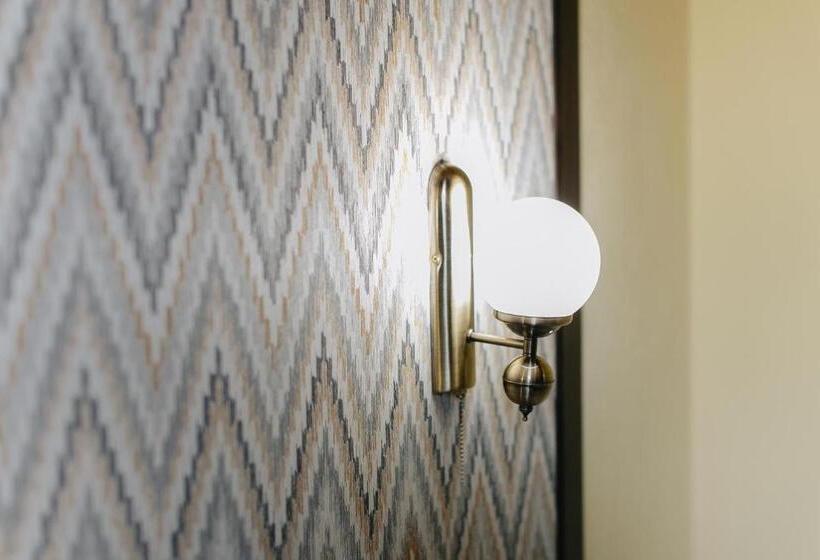 غرفة قياسية ثلاثية, Shaxerezada Boutique