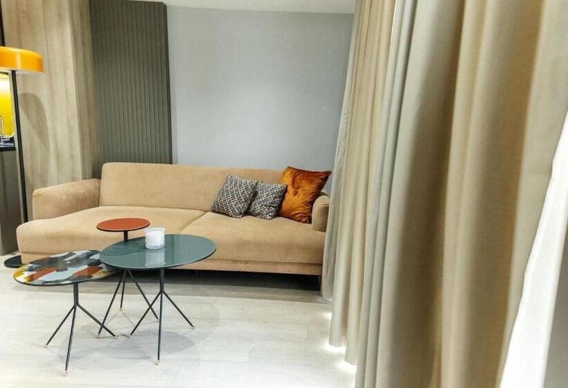 豪华套房, Leaf River Suites