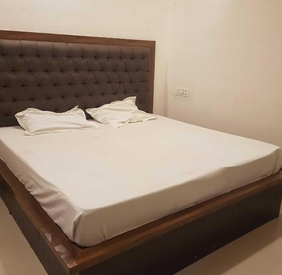 Háromágyas Classic Szoba, Oyo Flagship 81224 Hotel Stars