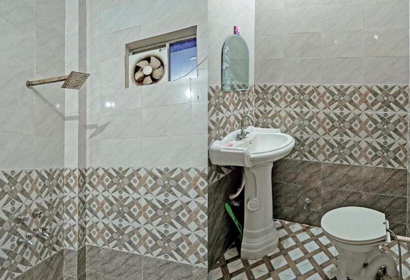 Трехместный Номер Классика, Oyo Flagship 81535 Hotel Krishna Vandanam
